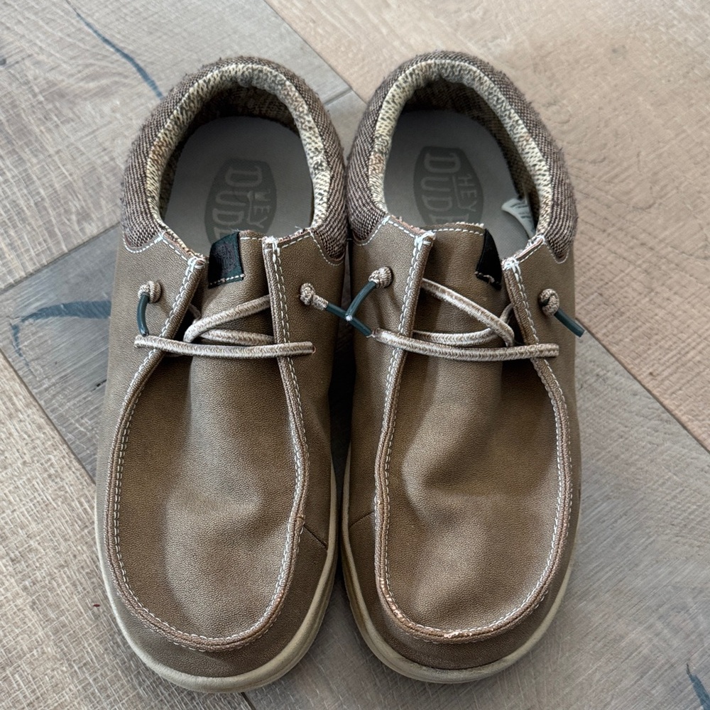 Hey Dude Tan and Brown Youth/Boys Loafers - Picture 2 of 7